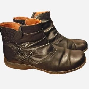 Cobb Hill Black Leather Ankle Boots